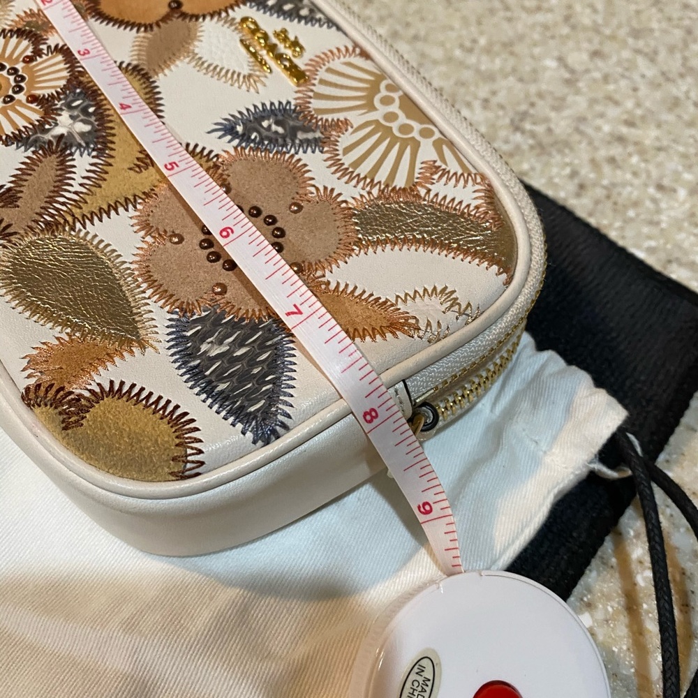COACH
Crossbody with Patchwork Tea Rose - Picture 4 of 12